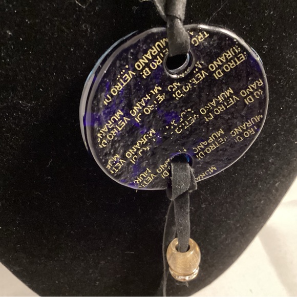 Murano Glass pendant on Suede Necklace - Picture 3 of 7